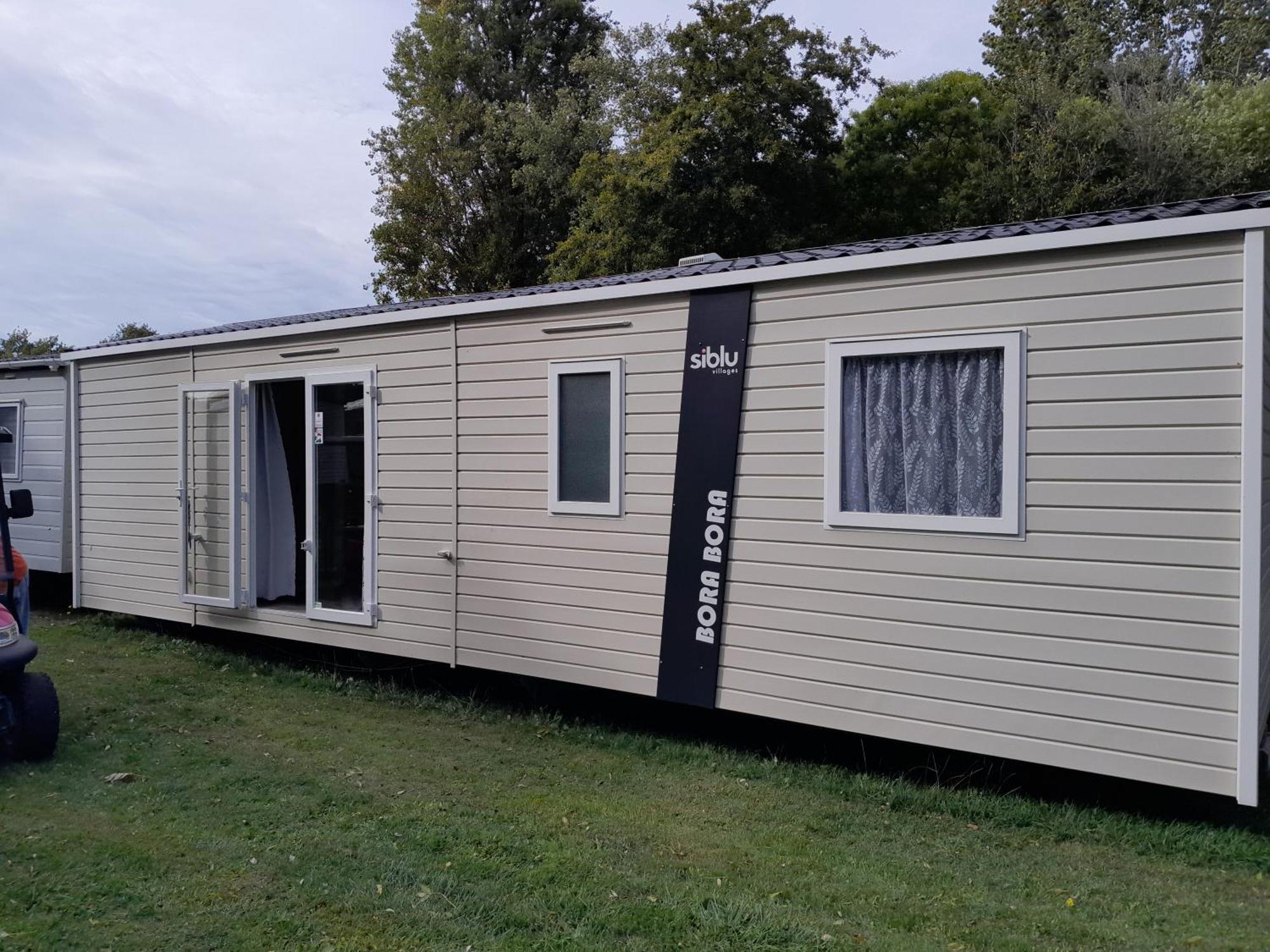 Les Charmettes: Spacious Mobile Home in 4-Star Leisure Village Les Mathes Exterior photo