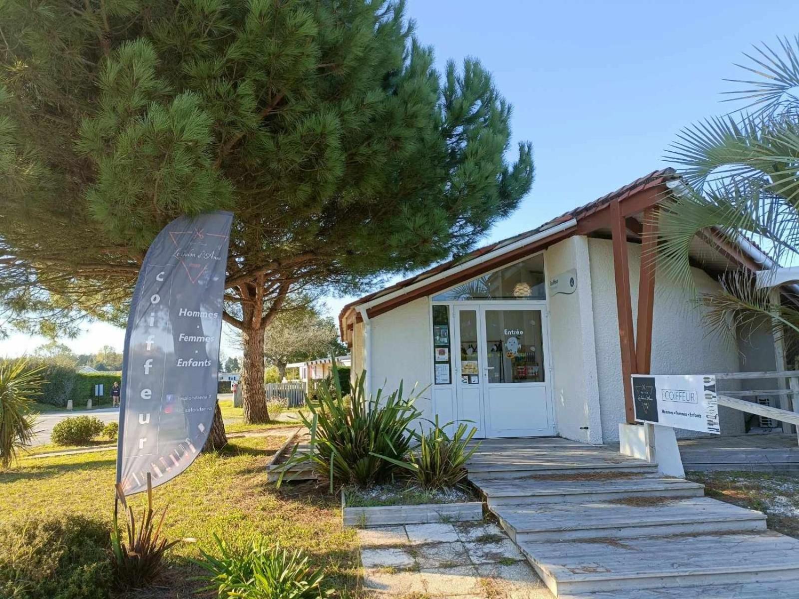 Les Charmettes: Spacious Mobile Home in 4-Star Leisure Village Les Mathes Exterior photo